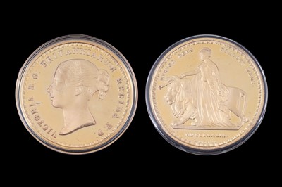 Lot 405 - A Westminster Collection “Una and the Lion” gold-plated commemorative fine silver medallion