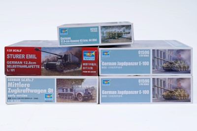 Lot 301 - Five 1:35 scale Trumpeter model kits