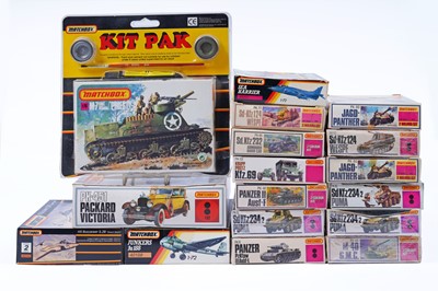 Lot 306 - A collection of Matchbox 1:76 scale model kits; and others