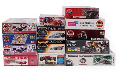 Lot 286 - Thirteen boxed model kits