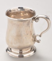 Lot 720 - A George II silver mug, by John Langlands I...