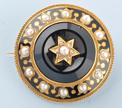Lot 888 - A Victorian mourning brooch, the central star...