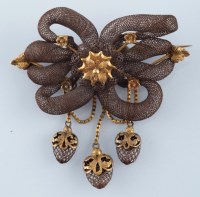 Lot 918 - A 19th Century hairwork and yellow metal...