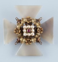 Lot 919 - A 19th Century cross pattern mourning brooch,...