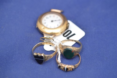 Lot 700 - An 18ct. yellow gold lady's wristwatch, white...