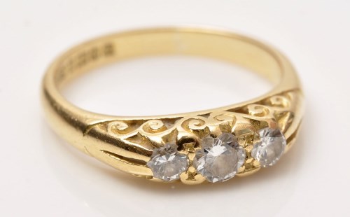 Lot 709 - A three stone diamond ring, the graduated...
