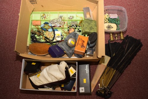 Lot 47 - Assorted costume jewellery and other...