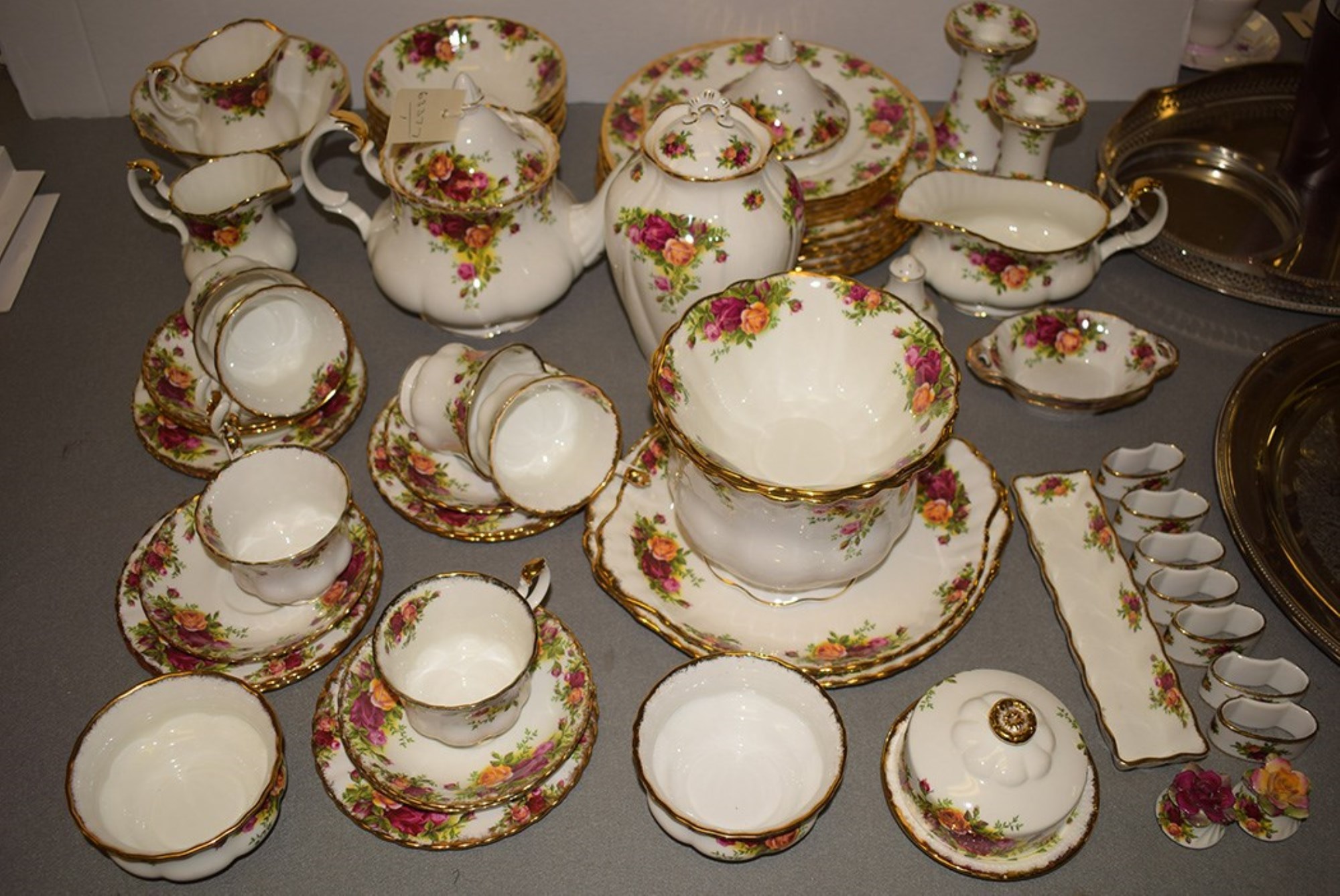 Lot 307 Royal Albert 'Old Country Roses' pattern