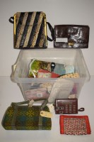 Lot 1161 - 1930's and later handbags and purses, to...