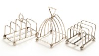 Lot 562 - A George V five bar toast rack, by C....