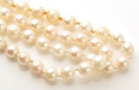 Lot 771 - A cultured pearl necklace, the single row of...