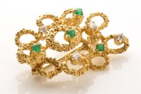 Lot 774 - An emerald, diamond and 18ct. yellow gold...