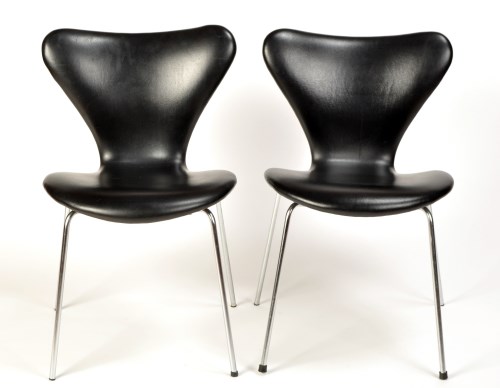 Lot 1001 - A set of six Arne Jacobsen design chairs, 3107,...