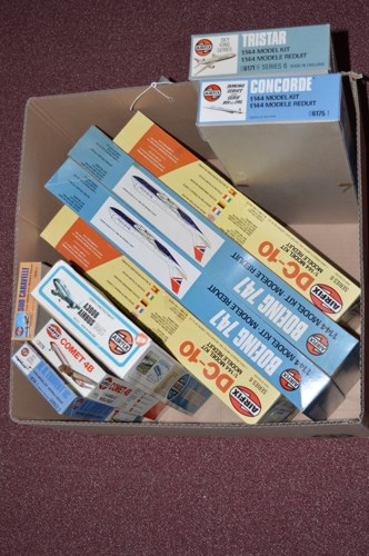 Lot 272 - Airfix model constructor kits: mainly...
