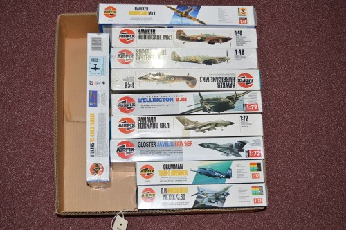 Lot 278 - Airfix model constructor kits: series Four...