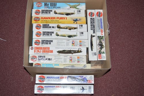 Lot 284 - Airfix model constructor kits: series 4, to...