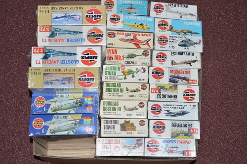 Lot 293 - Airfix model constructor kits, series 3, to...