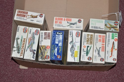 Lot 295 - Airfix model constructor kits: series 3, to...