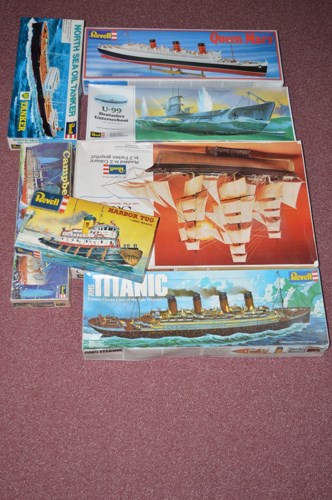 Lot 325 - Revell model constructor kits, to include:...