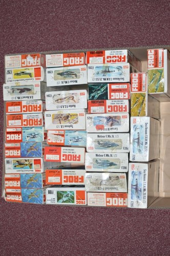 Lot 346 - Frog model constructor kits, red series, 1:72...