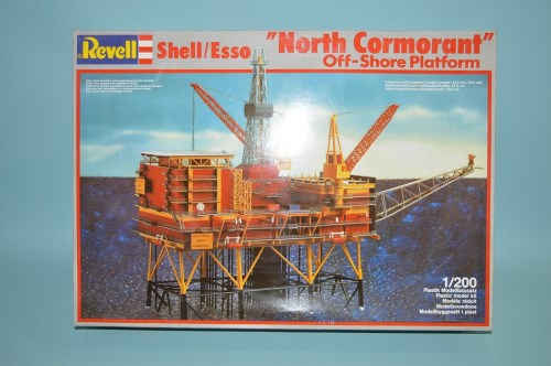 Lot 422 - Revelle model constructor kits: 1:200 scale,...