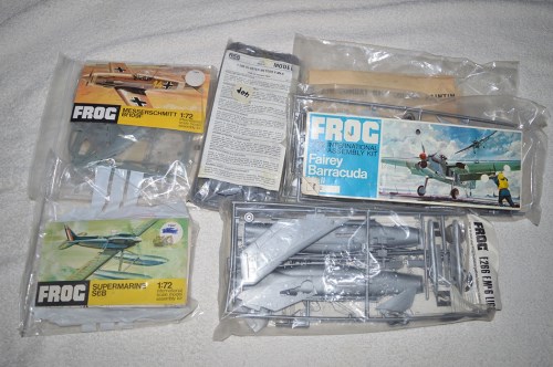 Lot 468 - Frog model constructor kits, to include: a...