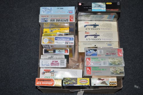 Lot 531 - Model construction kits, by: Hobbycraft;...