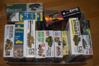 Lot 588 - Model constructor kits: Tanks, Military...