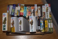 Lot 602 - Model constructor kits: Tanks, Military...