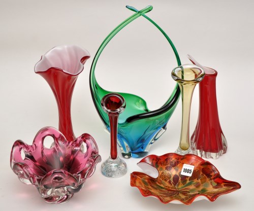 Lot 1005 - Murano and Whitefriars style studio glass to...